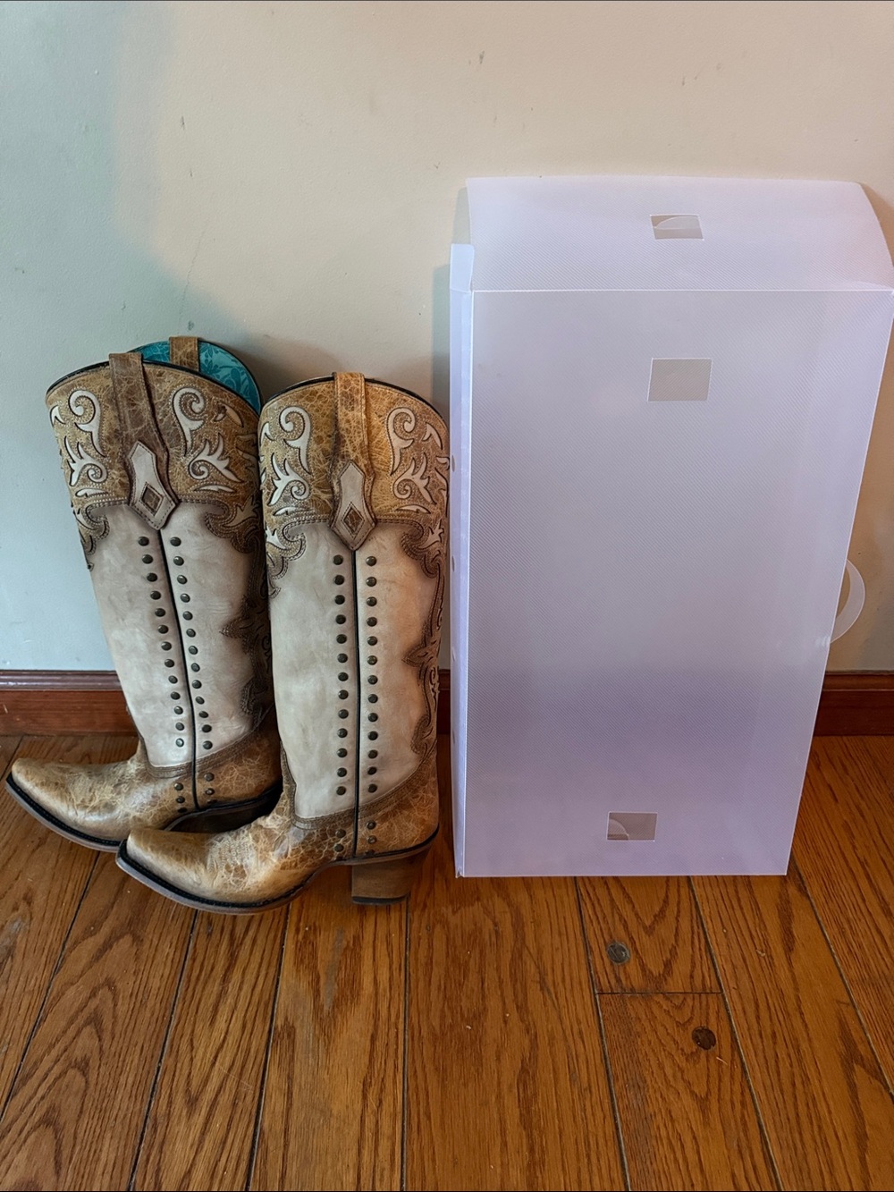 Women's Cream and Tan Embroidered Western Heeled Boots - Picture 7 of 7